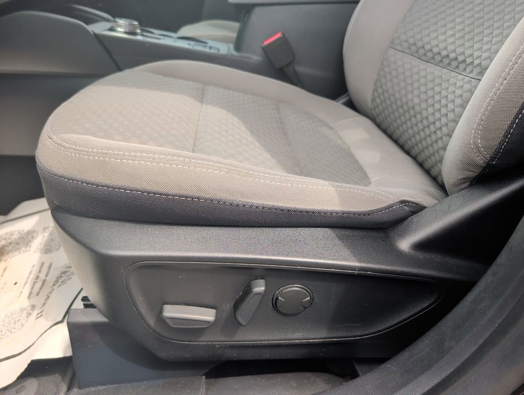 Used 2020 Ford Escape SE image 9