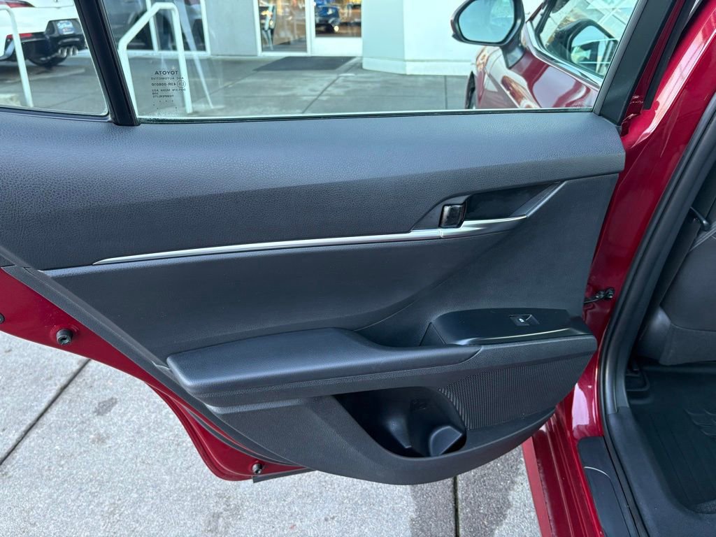 Used 2018 Toyota Camry L image 13