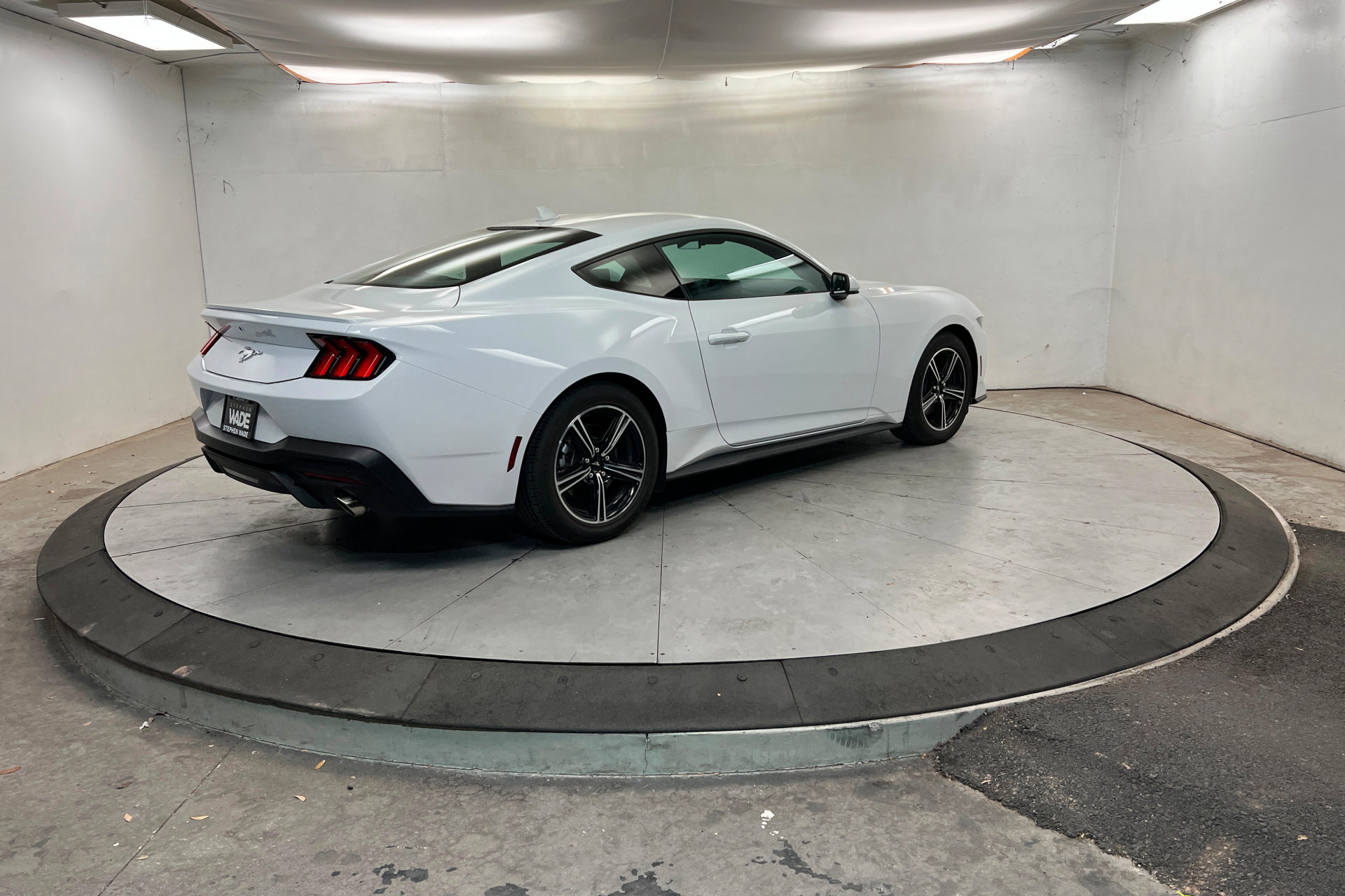 Used 2025 Ford Mustang Premium image 6