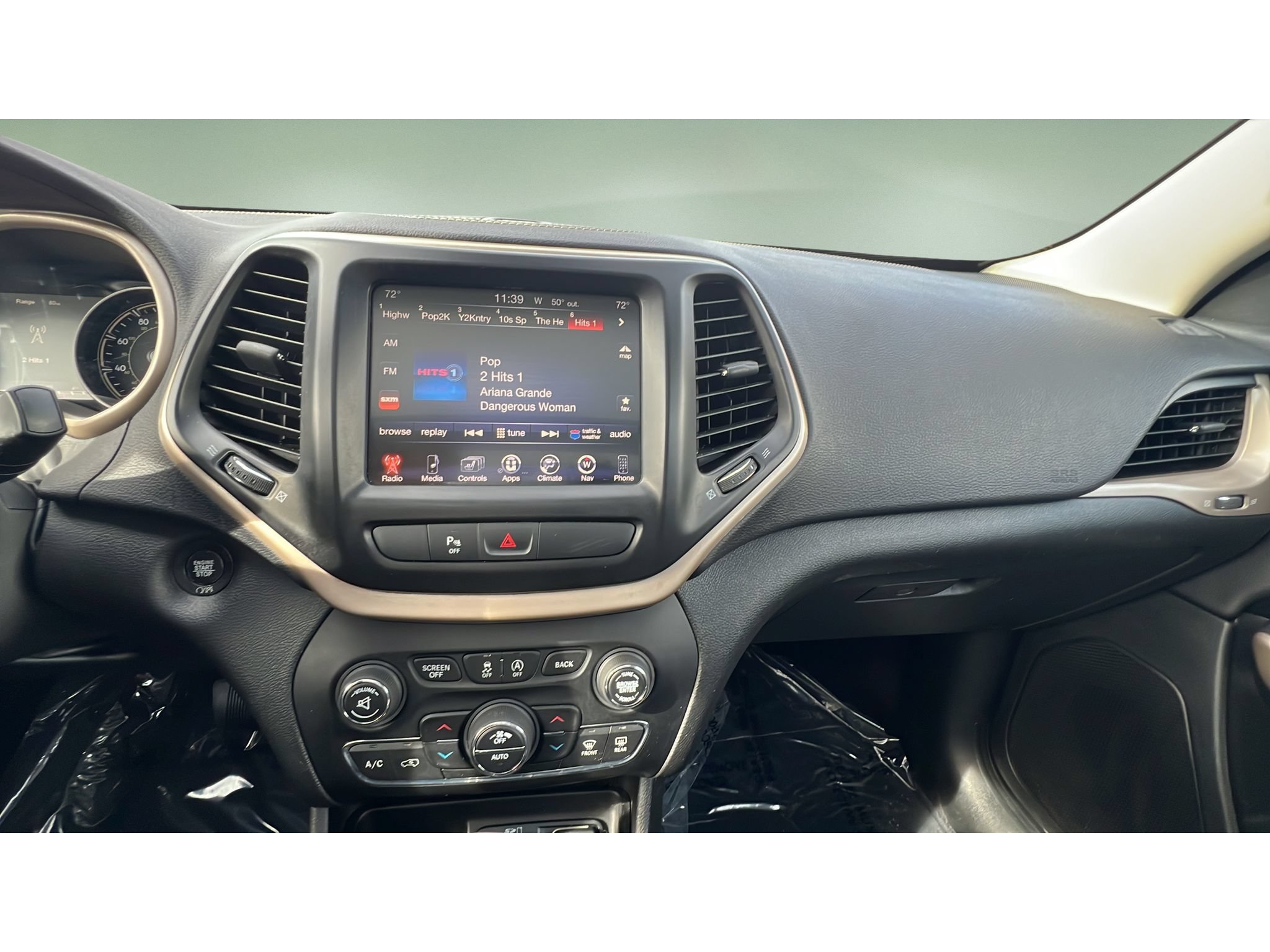 Used 2018 Jeep Cherokee Limited AWD/4WD image 17