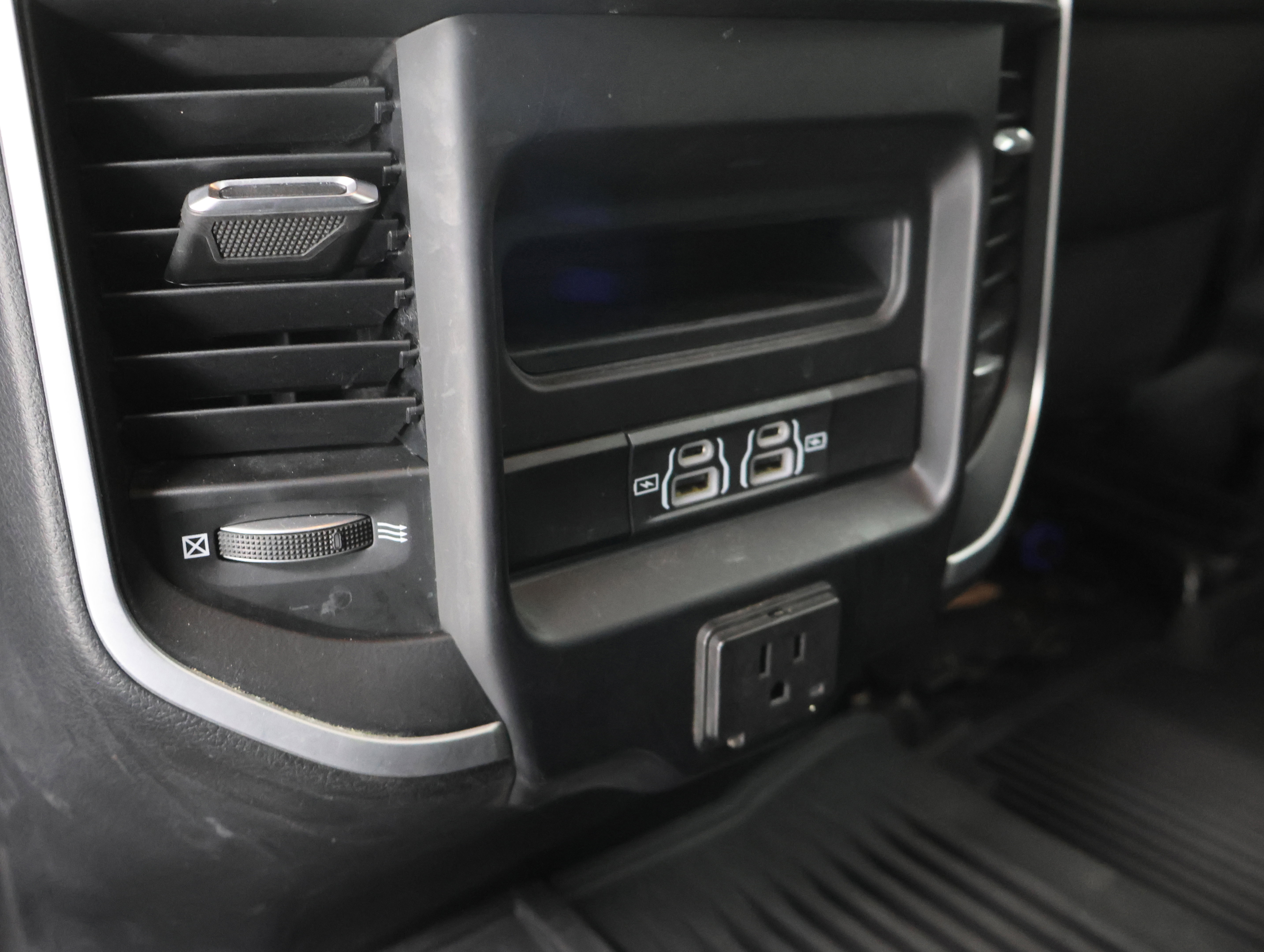 Used 2022 RAM 2500 Big Horn w/ Level C Equiment Group AWD/4WD image 35