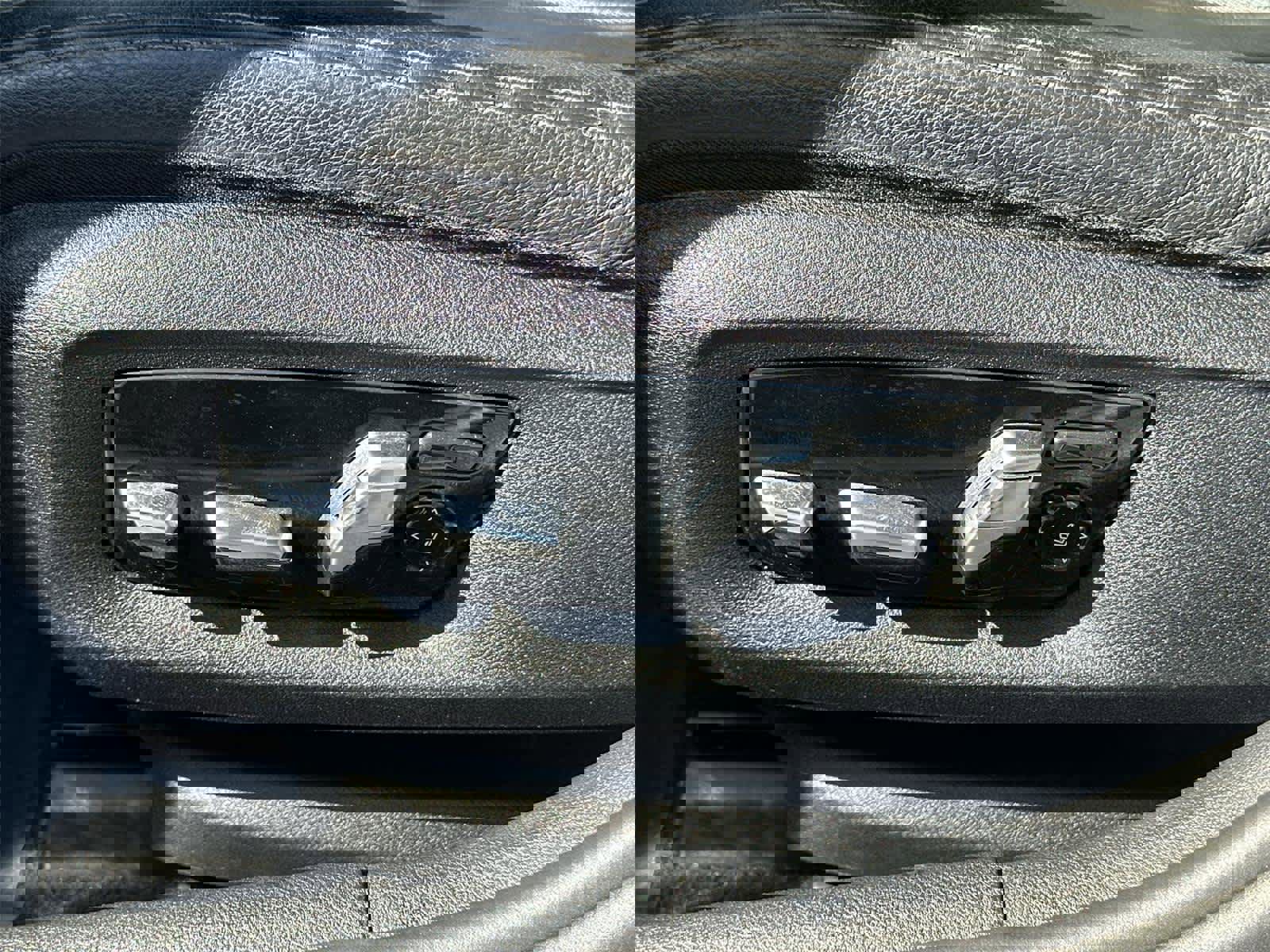 Used 2021 BMW M550i xDrive w/ Executive Package image 23