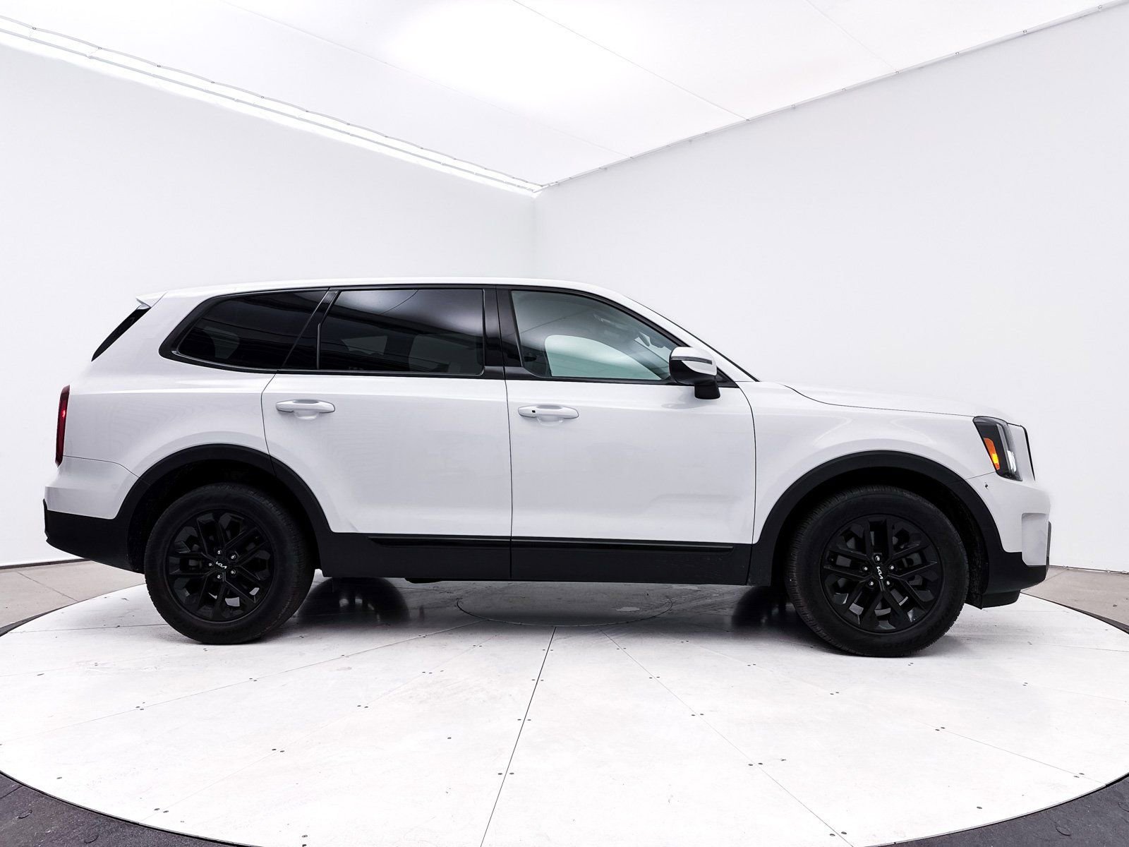 Used 2023 Kia Telluride LX image 37