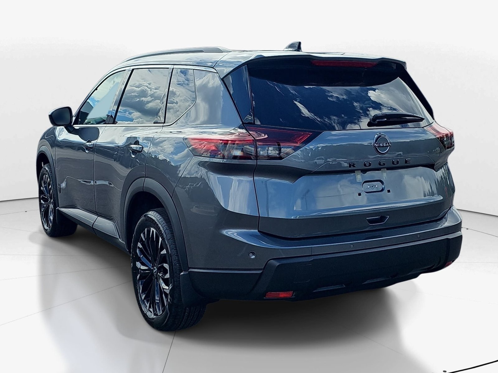 New 2027 Nissan Rogue Dark Armor FWD image 8