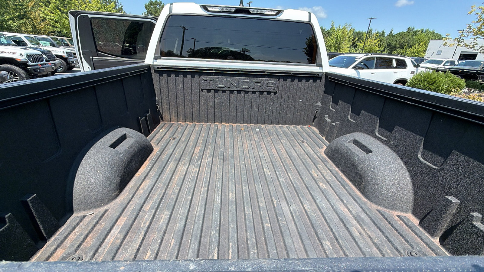 Used 2022 Toyota Tundra SR5 w/ SR5 Convenience Package AWD/4WD image 13