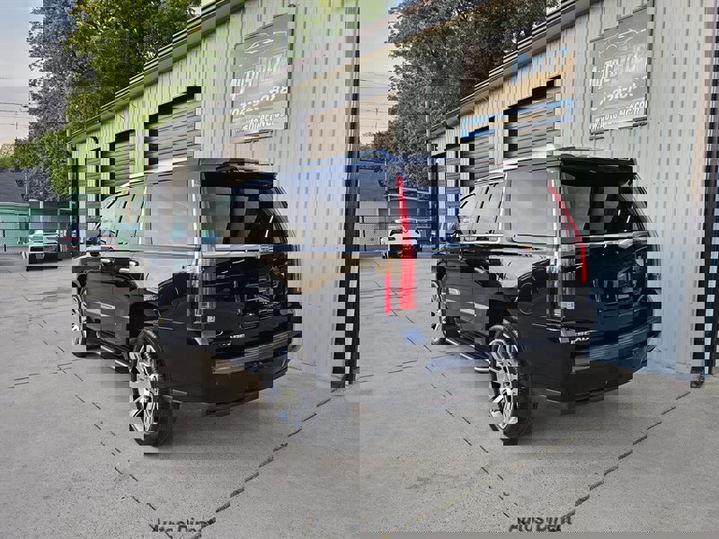 Used 2015 Cadillac Escalade Luxury AWD/4WD image 13