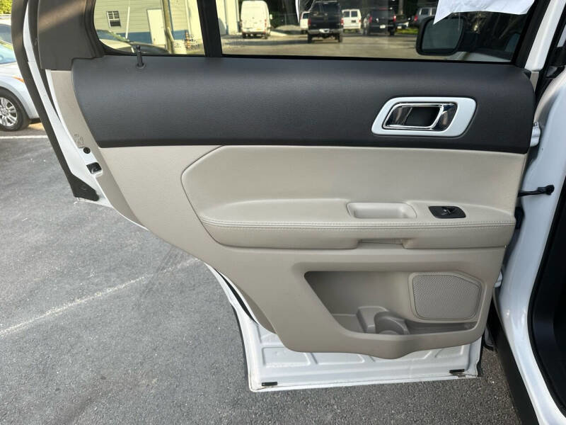 Used 2015 Ford Explorer XLT w/ Equipment Group 202B image 19