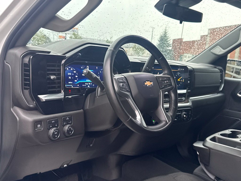 Used 2024 Chevrolet Silverado 1500 LT AWD/4WD image 11