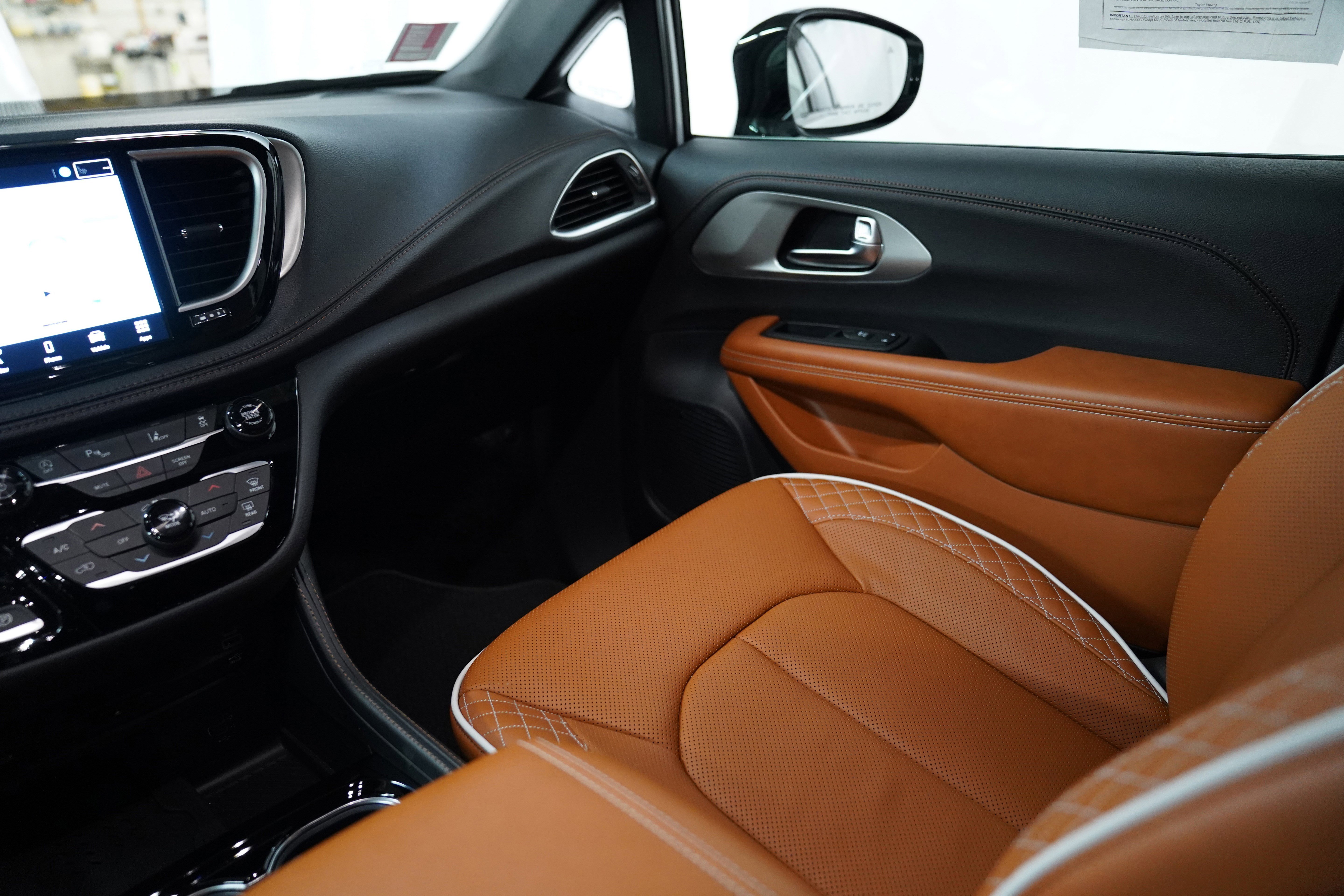 Certified 2026 Chrysler Pacifica Pinnacle image 17