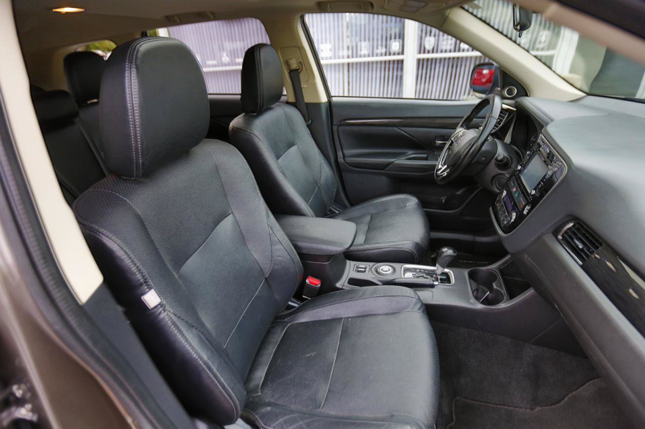 Used 2016 Mitsubishi Outlander SEL AWD/4WD image 20