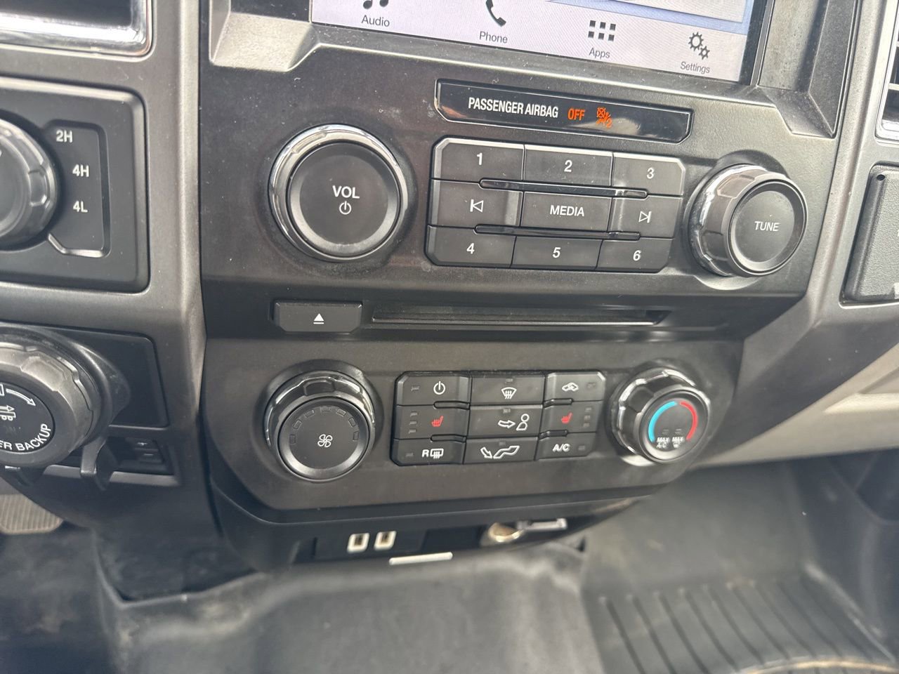 Used 2017 Ford F150 XLT w/ Equipment Group 302A Luxury AWD/4WD image 16
