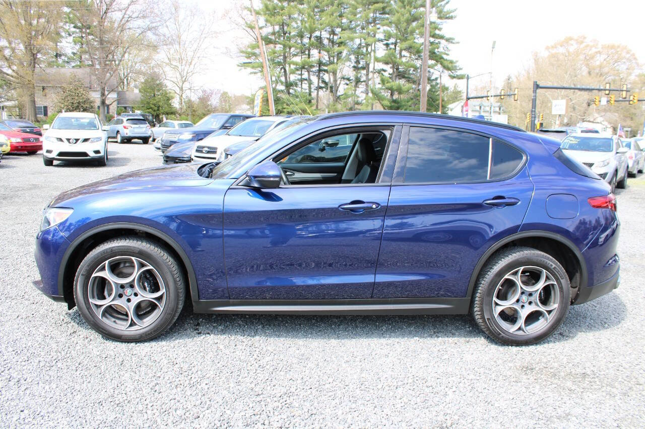 Used 2018 Alfa Romeo Stelvio Sport w/ Quick Order Package 22J Sport AWD/4WD image 10