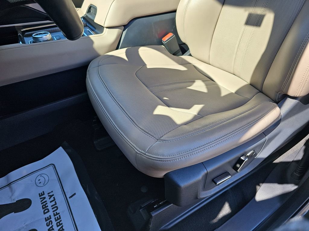 Used 2024 Ford Expedition Limited image 34