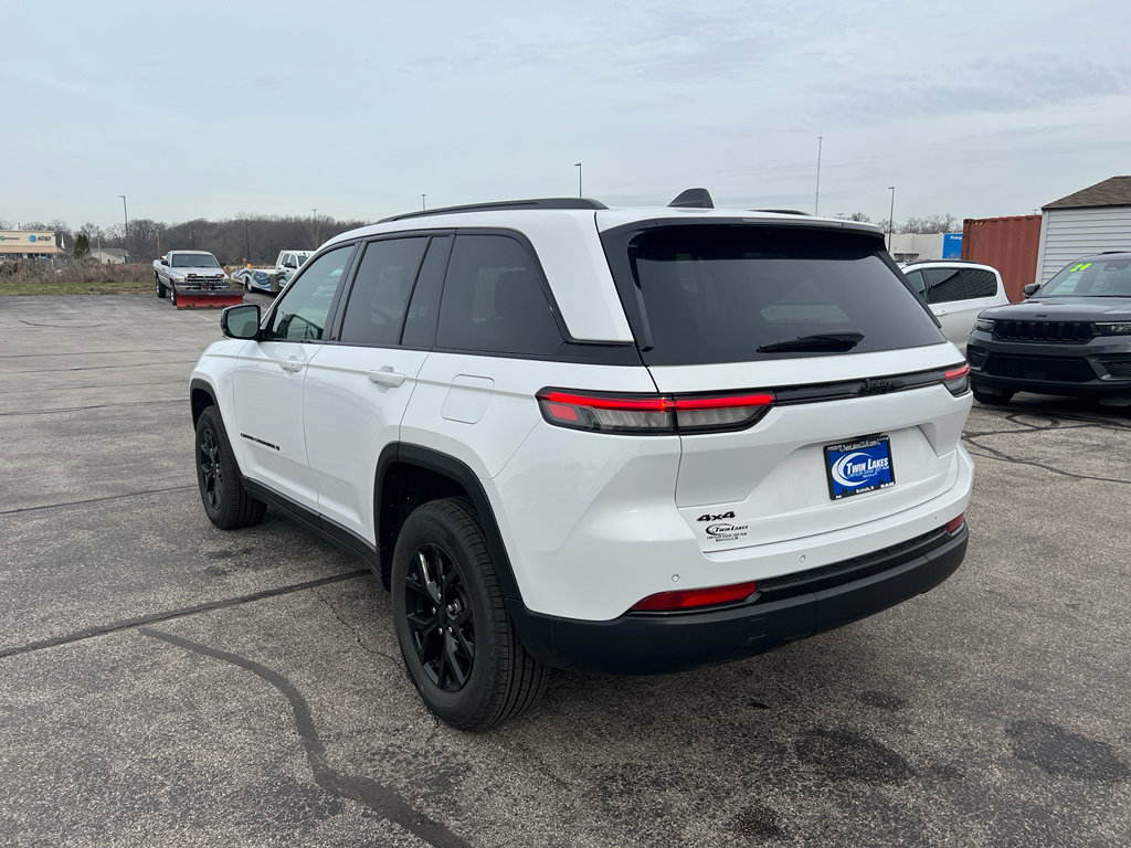 Used 2024 Jeep Grand Cherokee Altitude AWD/4WD image 7