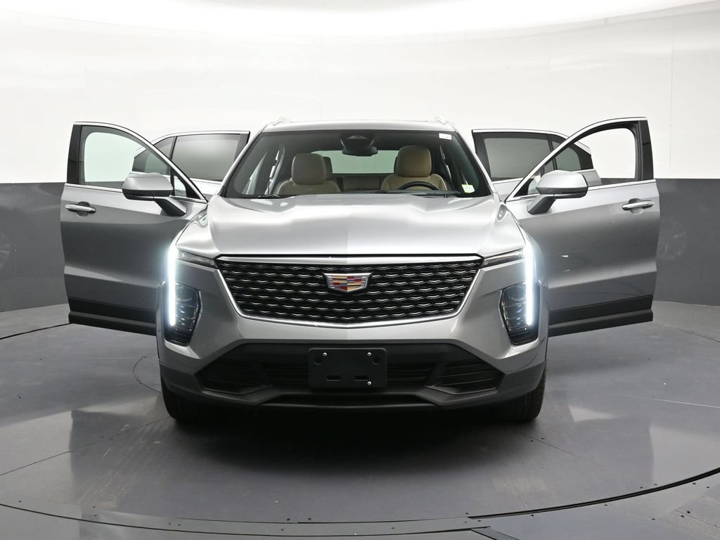 Used 2024 Cadillac XT4 Luxury w/ Cold Weather Package AWD/4WD image 37