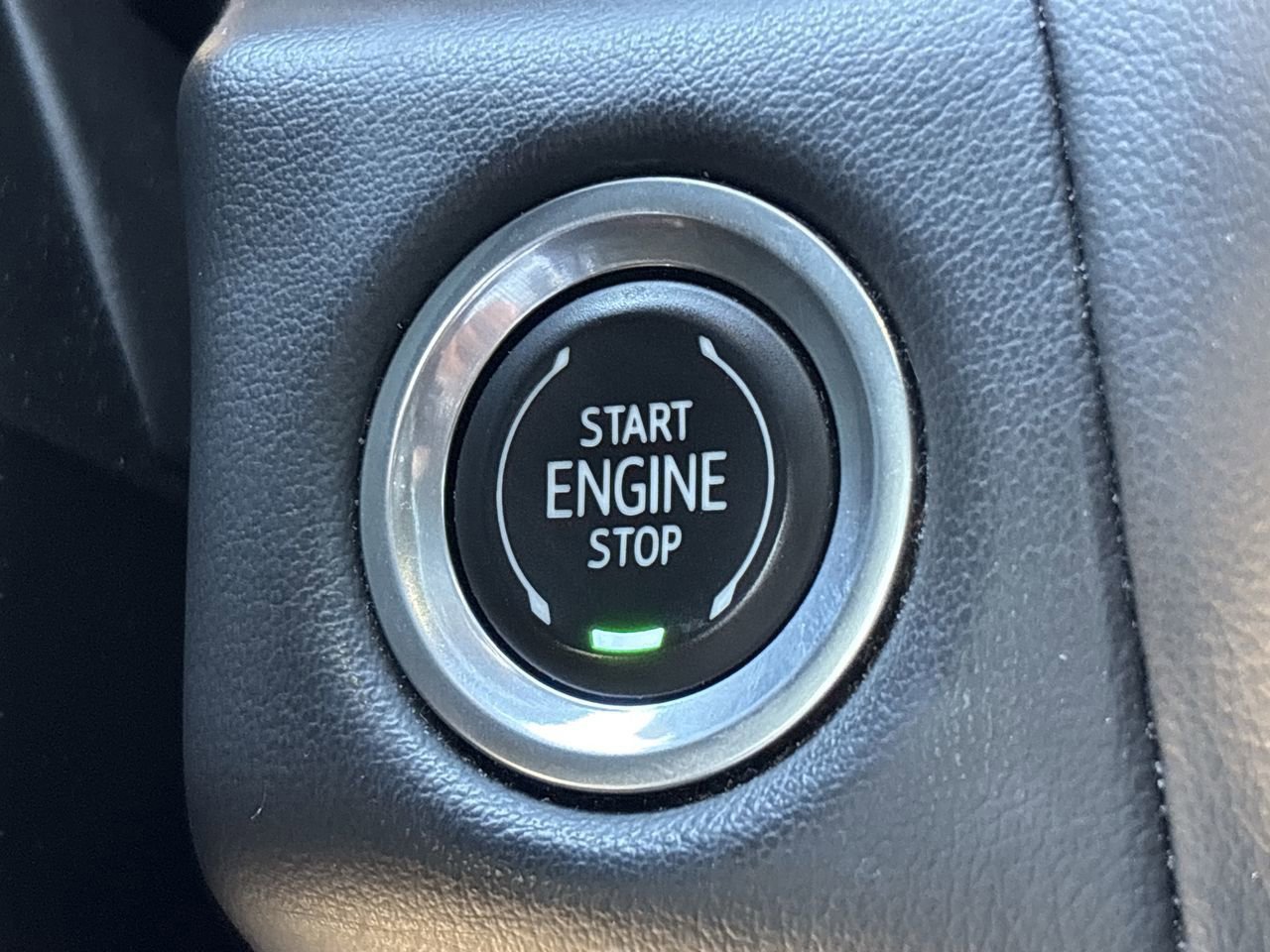 Used 2021 GMC Yukon XL AT4 w/ Technology Package image 32