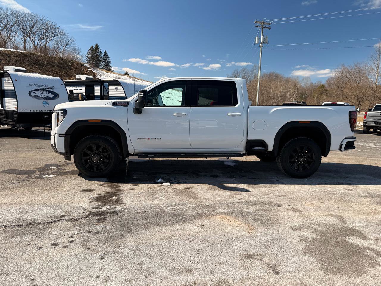 Used 2025 GMC Sierra 2500 AT4 image 4
