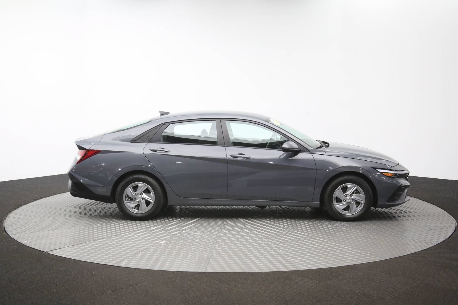 Used 2024 Hyundai Elantra SE FWD image 43