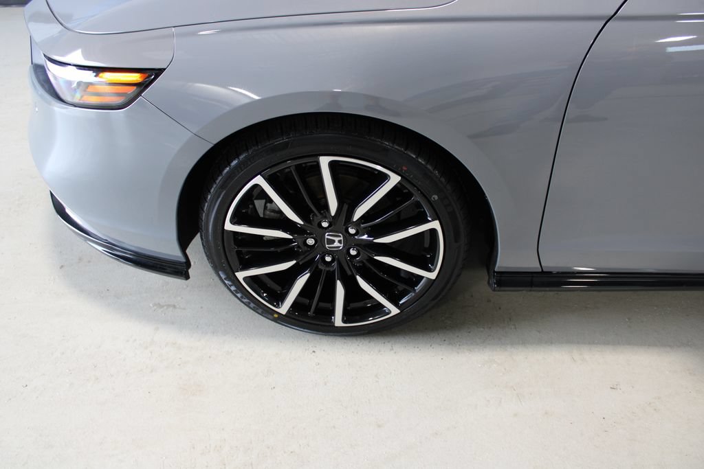 Used 2023 Honda Accord Touring image 4