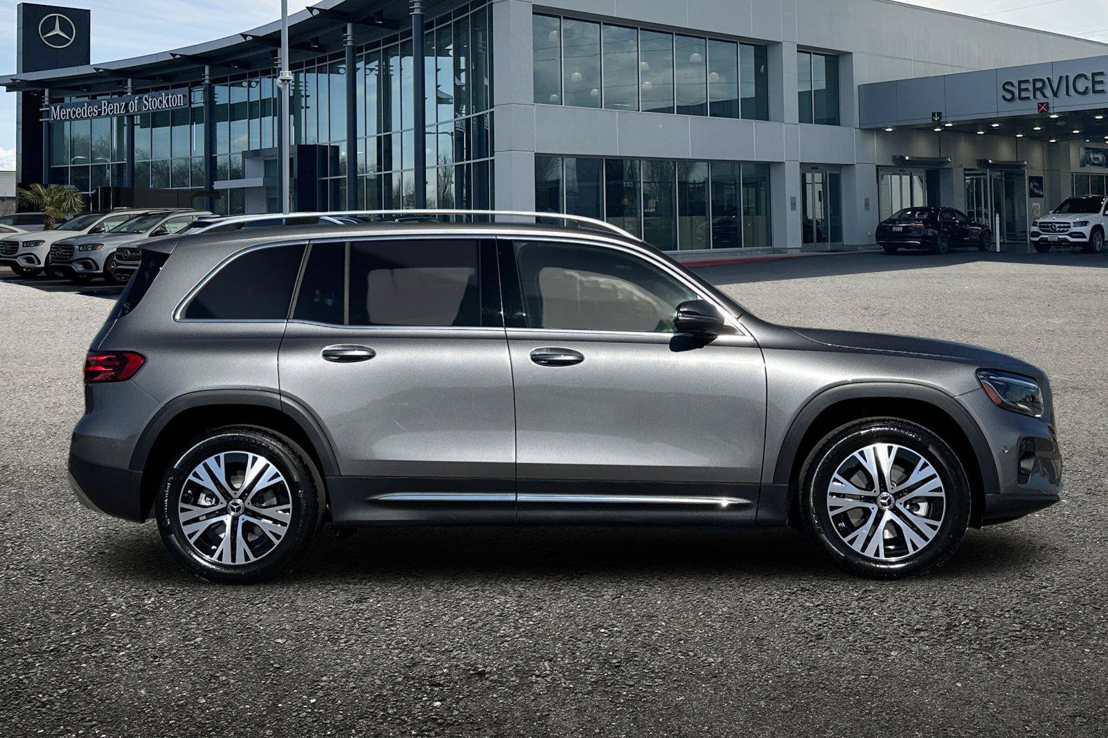 New 2026 Mercedes-Benz GLB 250 4MATIC image 3