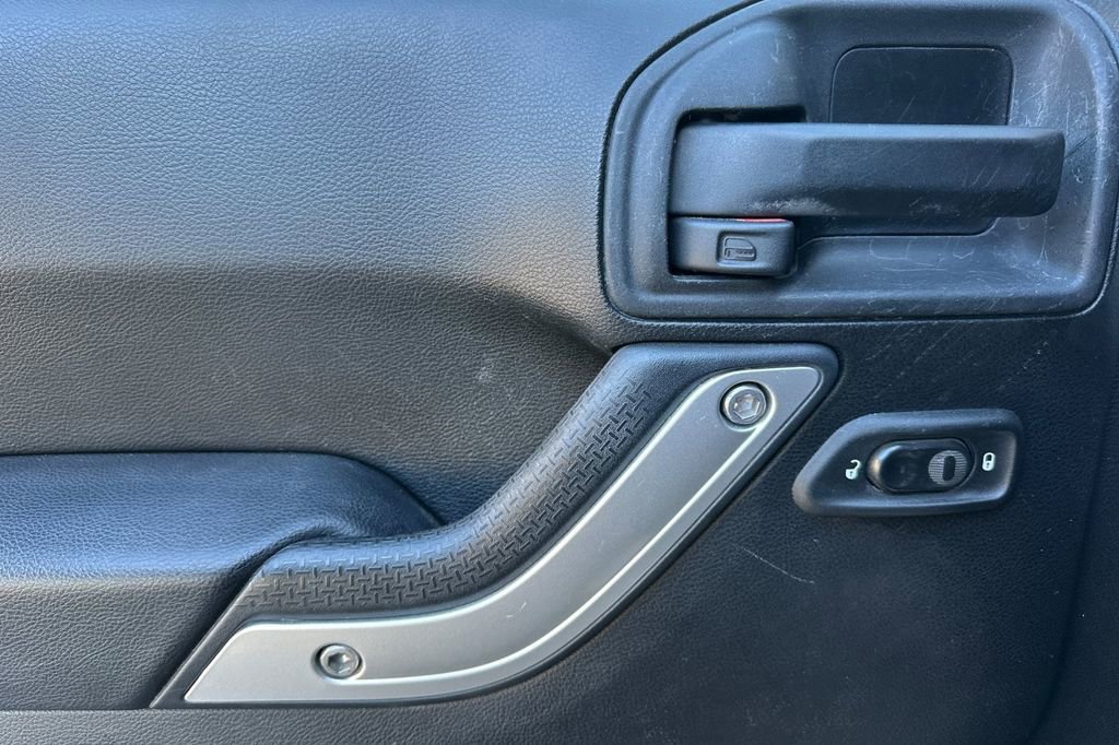 Used 2014 Jeep Wrangler Unlimited Sahara w/ Trailer Tow Group image 11