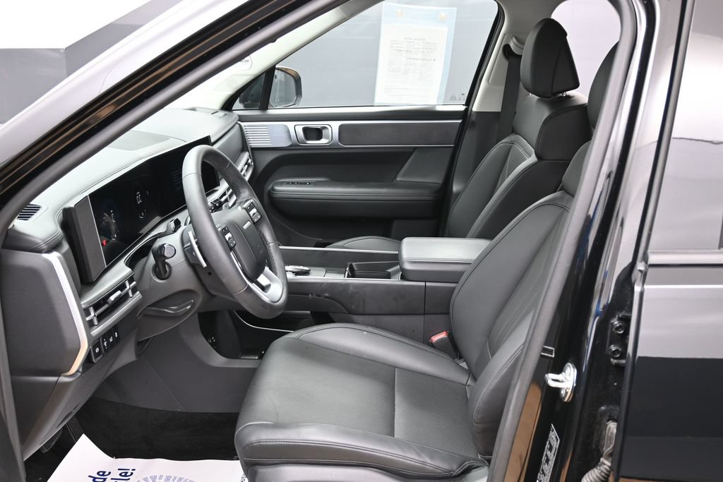 Used 2025 Hyundai Santa Fe SEL FWD image 30