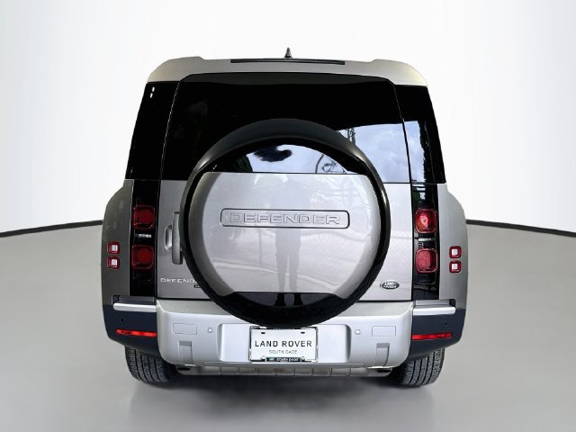 Certified 2023 Land Rover Defender 130 SE AWD/4WD image 6
