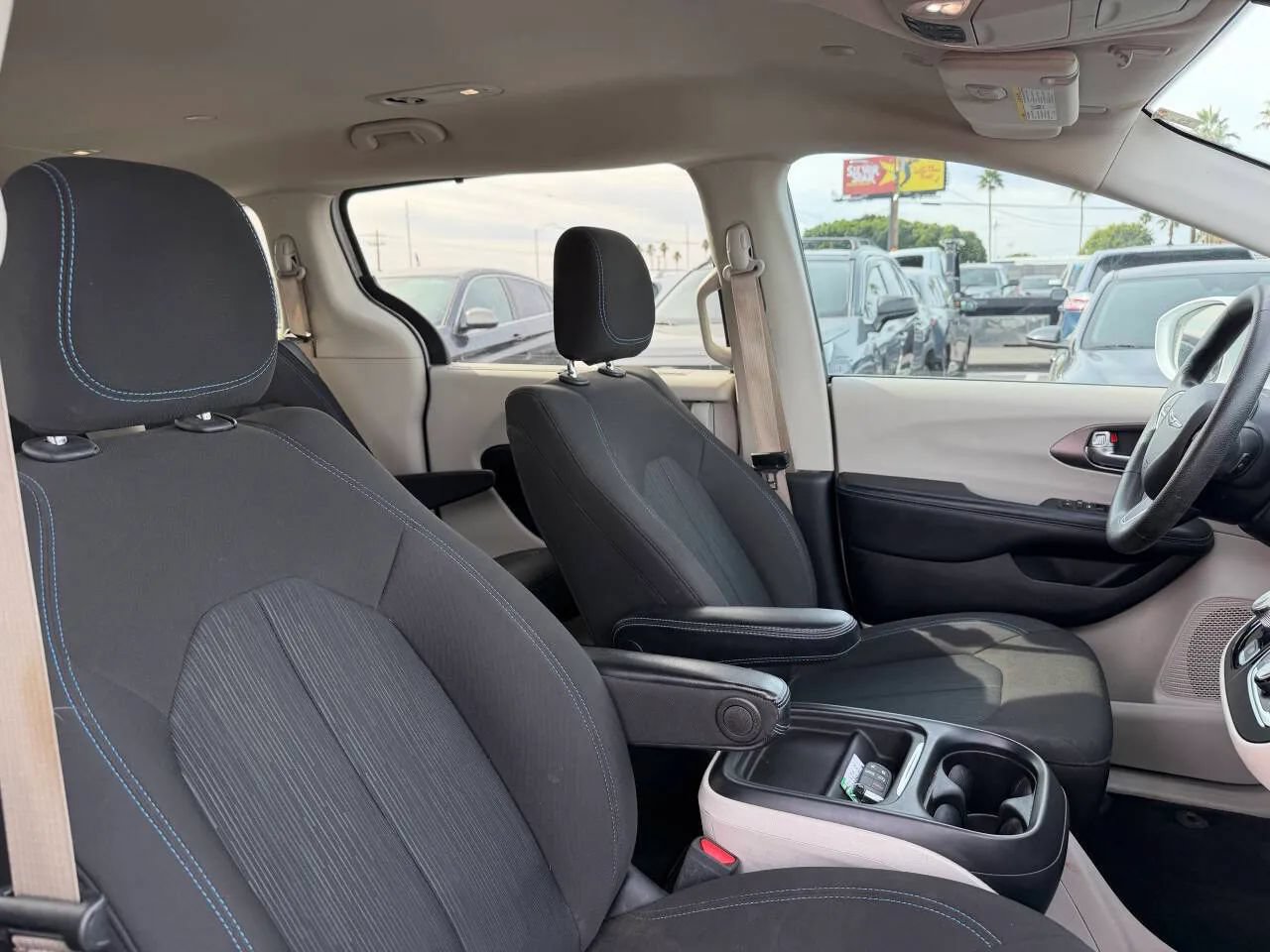 Used 2021 Chrysler Pacifica Touring FWD image 30