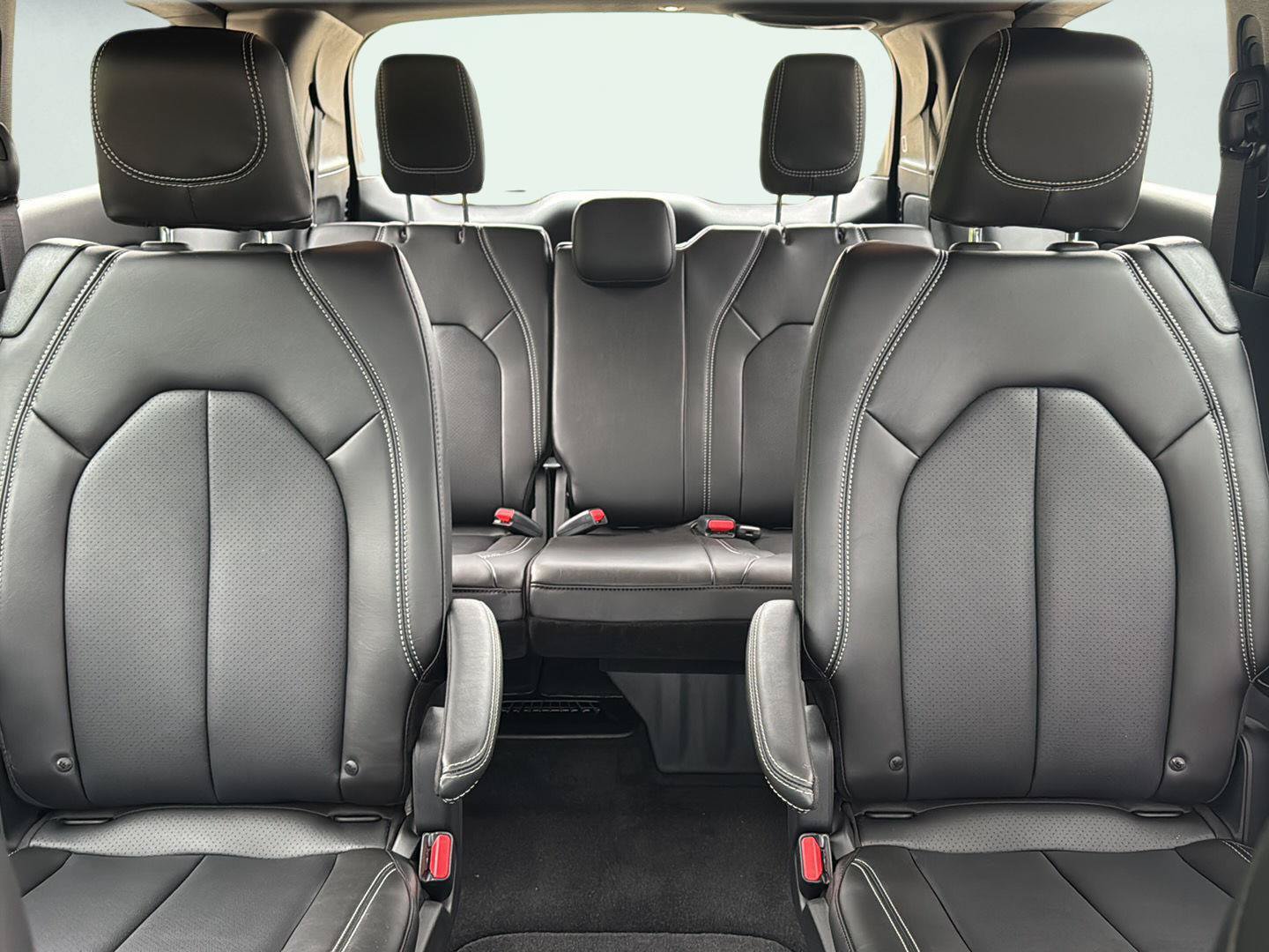 New 2027 Chrysler Pacifica Select FWD image 3