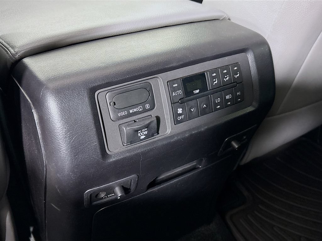 Used 2013 Toyota Sequoia Platinum AWD/4WD image 28