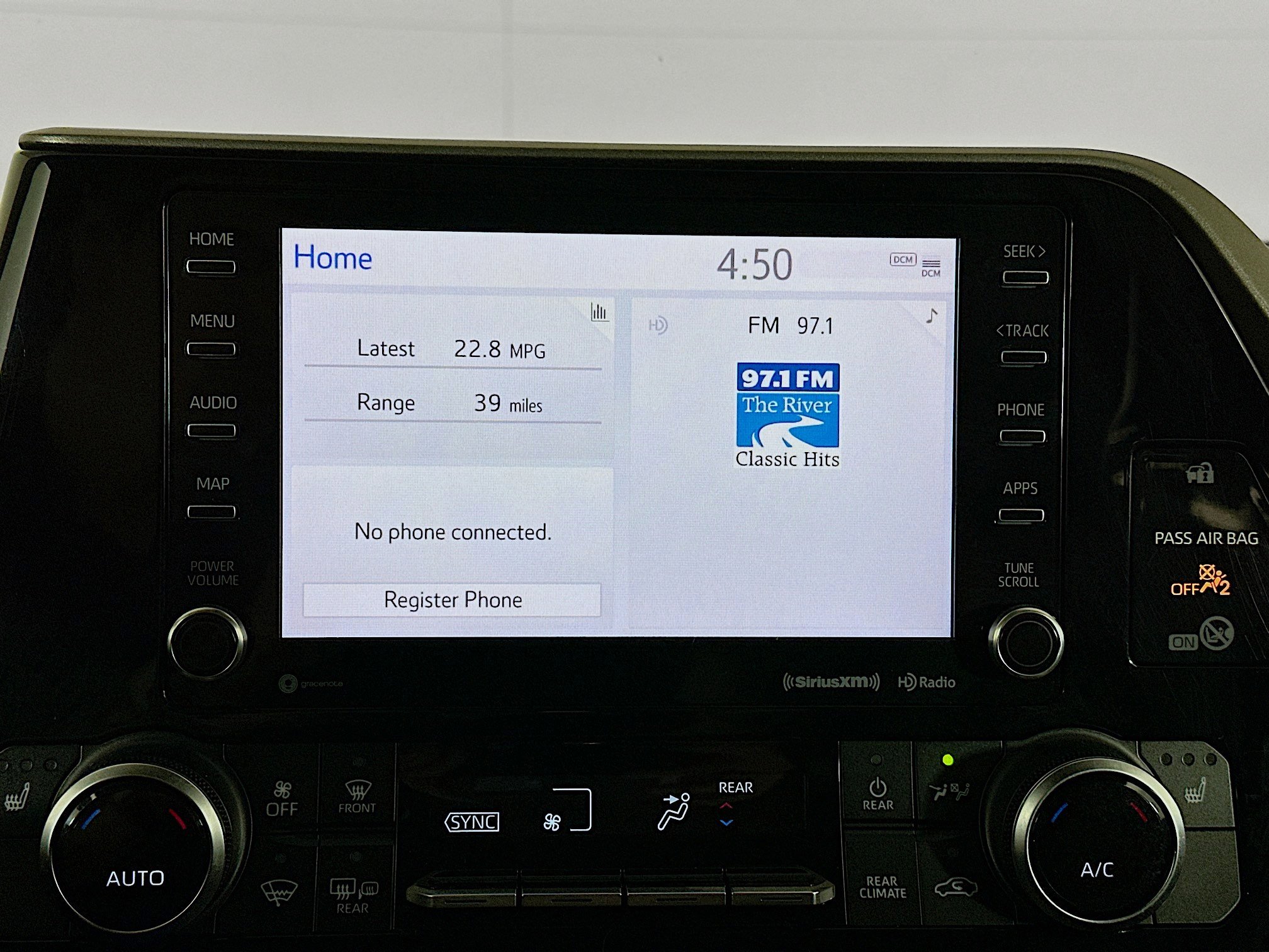 Used 2020 Toyota Highlander XLE FWD image 21