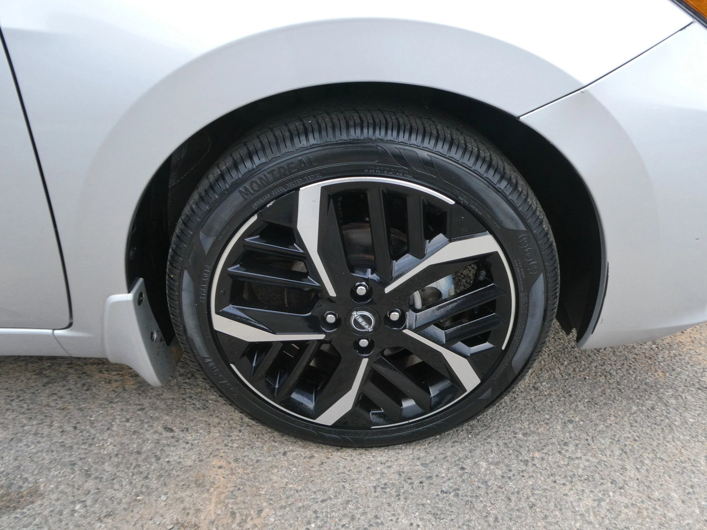 Used 2024 Nissan Versa SR w/ Trunk Package image 29