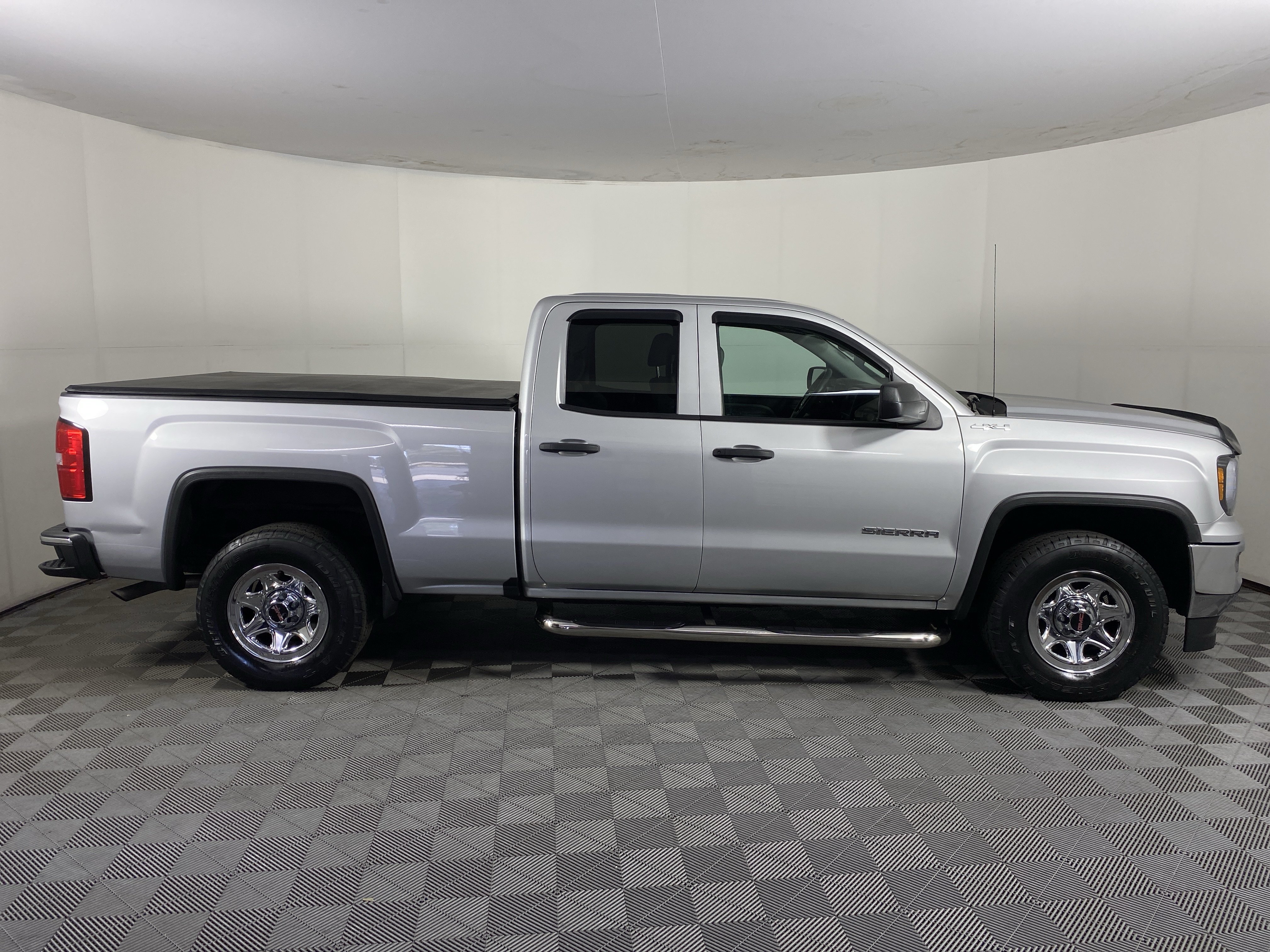 Used 2018 GMC Sierra 1500 4x4 Double Cab w/ Sierra Appearance Package image 4