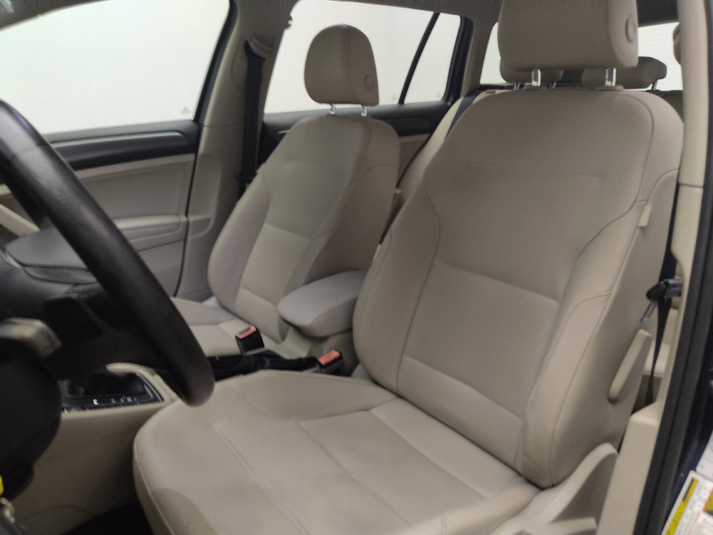 Used 2018 Volkswagen Golf SE image 17