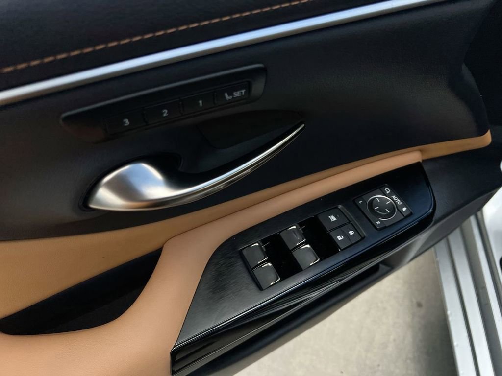 Certified 2024 Lexus ES 350 w/ Premium Package image 11