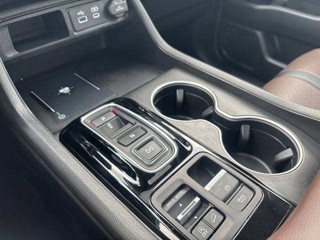Used 2025 Honda Pilot Elite image 13