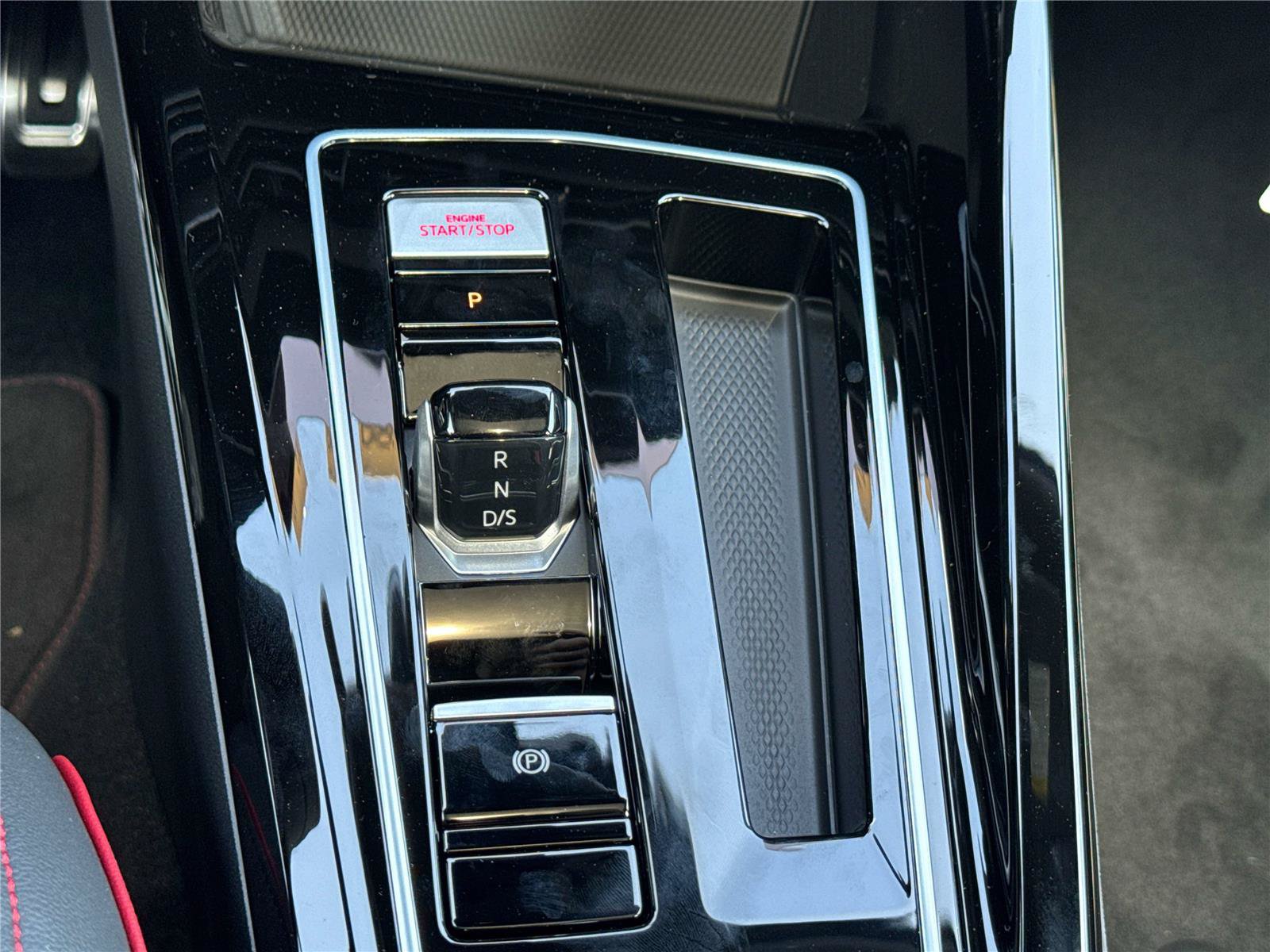 New 2026 Volkswagen GTI SE FWD image 24