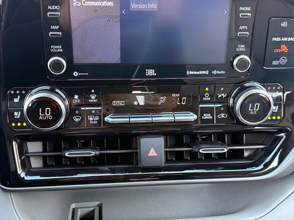 Used 2022 Toyota Highlander Limited FWD image 16