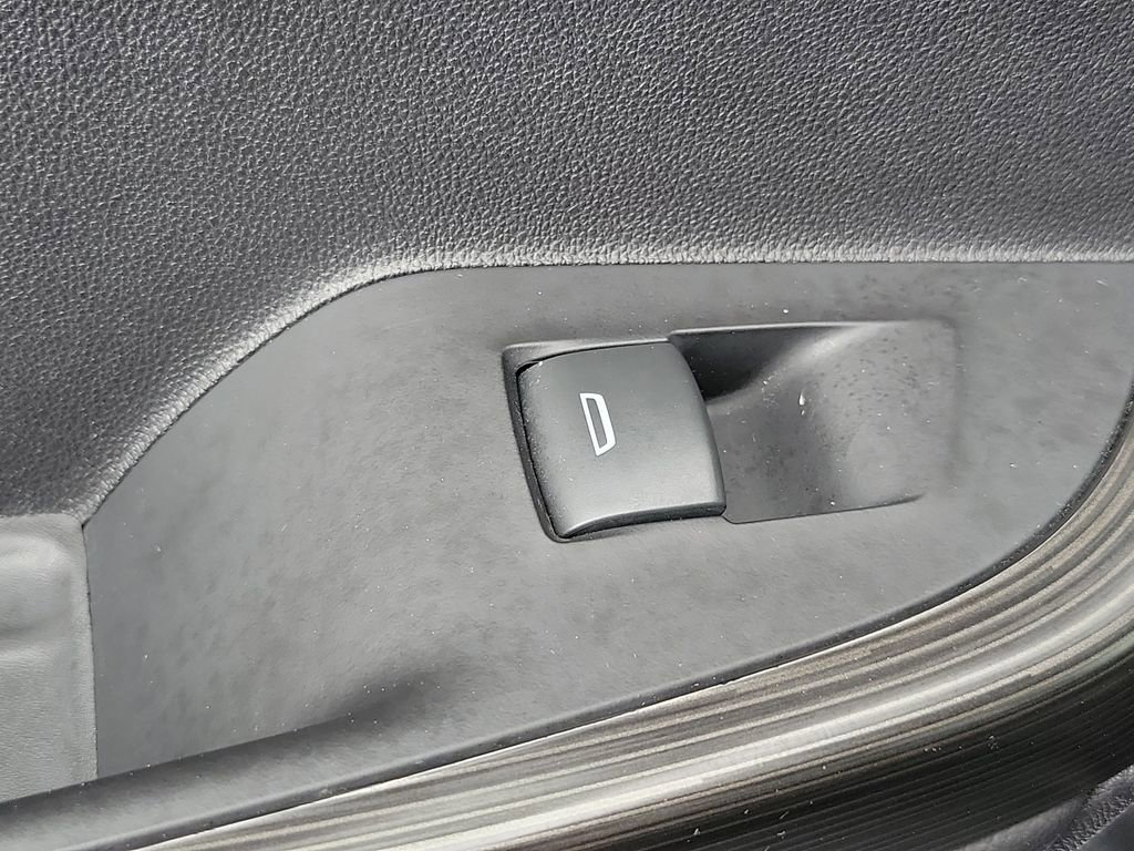 Used 2023 GMC Acadia SLT image 17