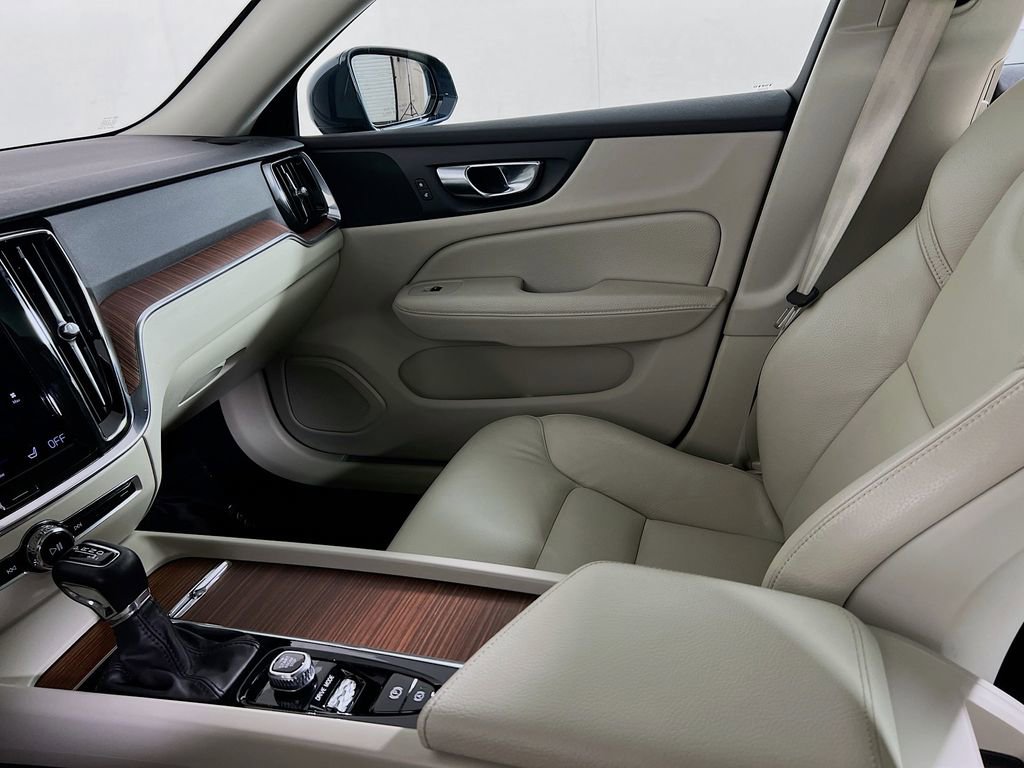 Used 2021 Volvo V60 T5 Momentum w/ Climate Package image 22