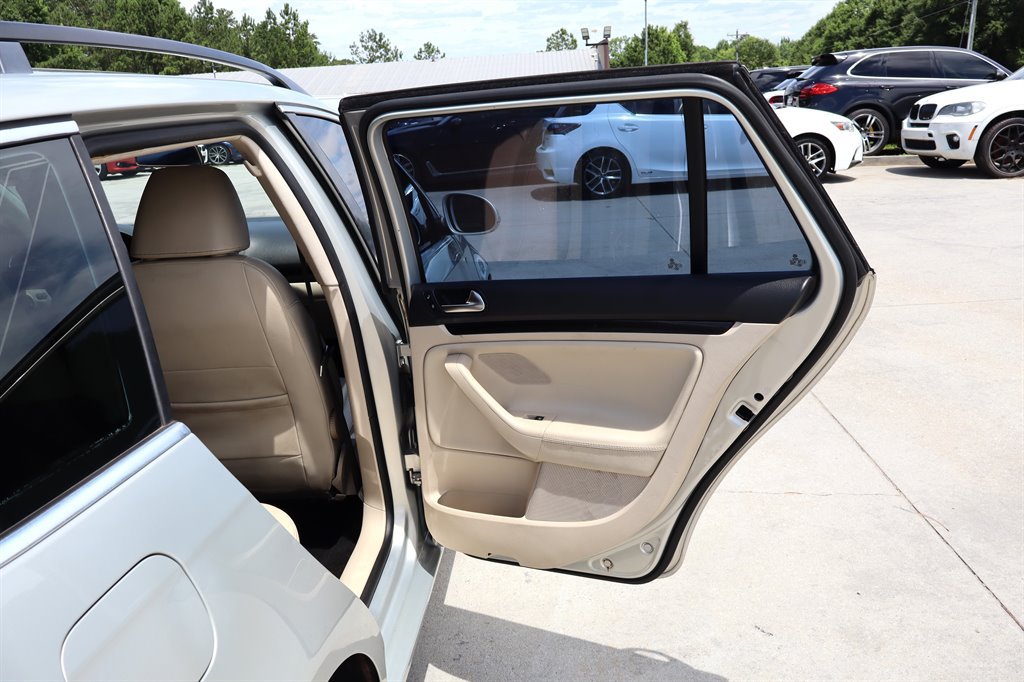 Used 2011 Volkswagen Jetta TDI FWD image 30