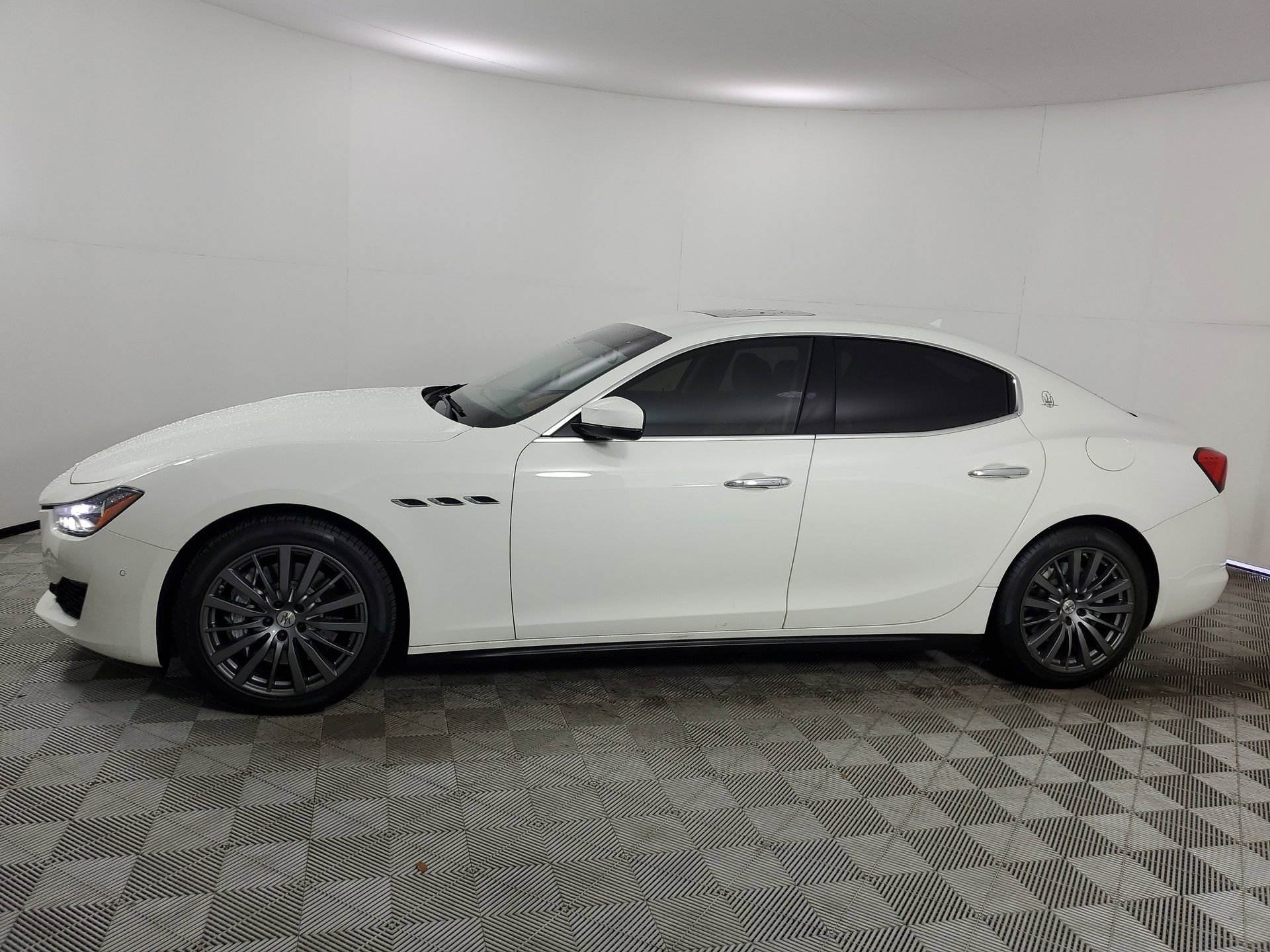 Used 2021 Maserati Ghibli S image 6