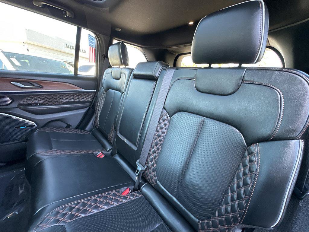 Used 2022 Jeep Grand Cherokee Summit w/ Advanced Protech Group IV AWD/4WD image 9