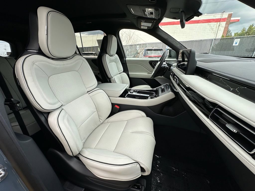 New 2026 Lincoln Aviator Black Label w/ Jet Appearance Package AWD/4WD image 23