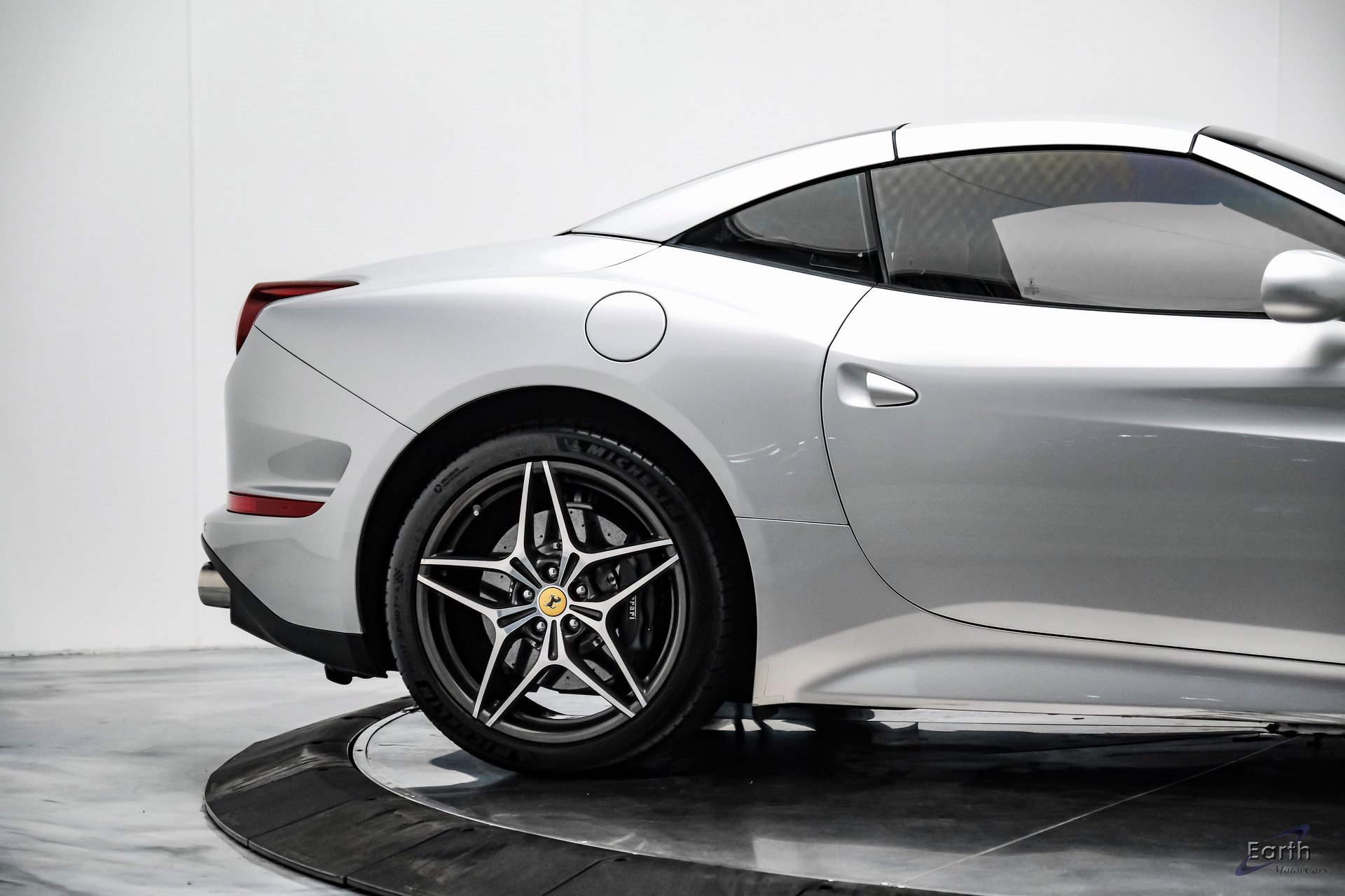 Used 2016 Ferrari California T image 27