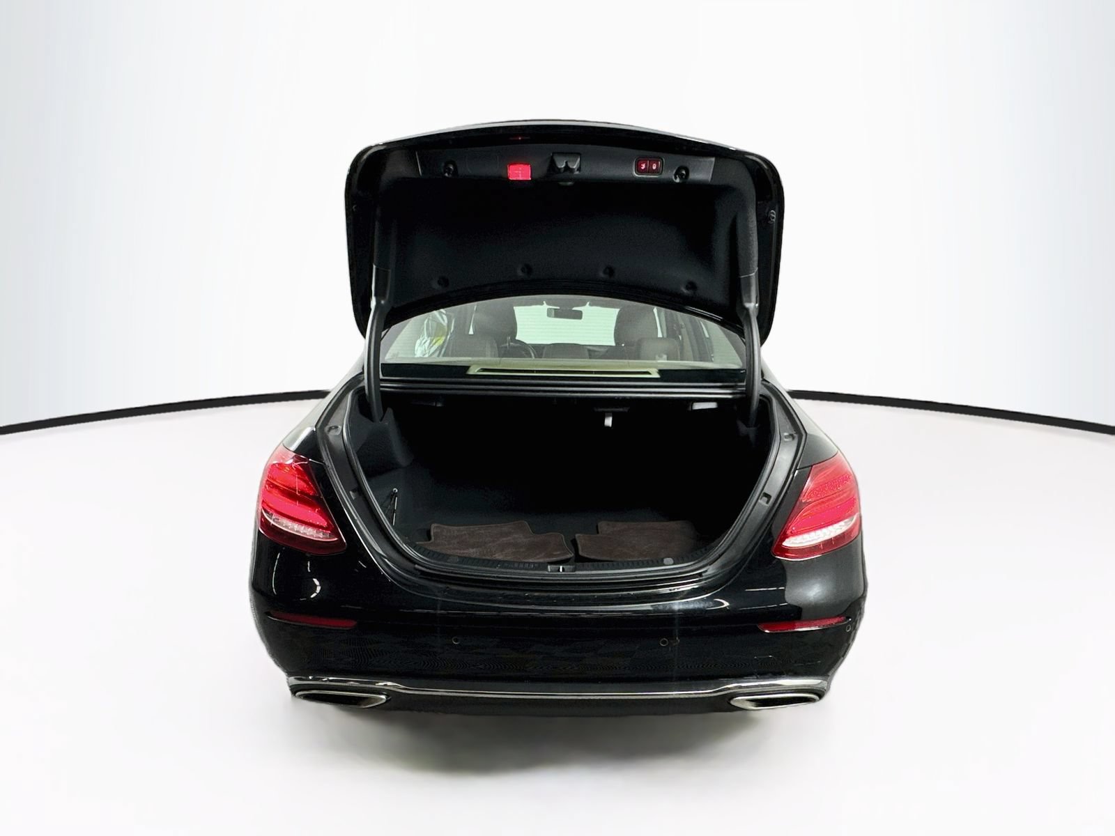 Used 2019 Mercedes-Benz E 300 4MATIC image 29