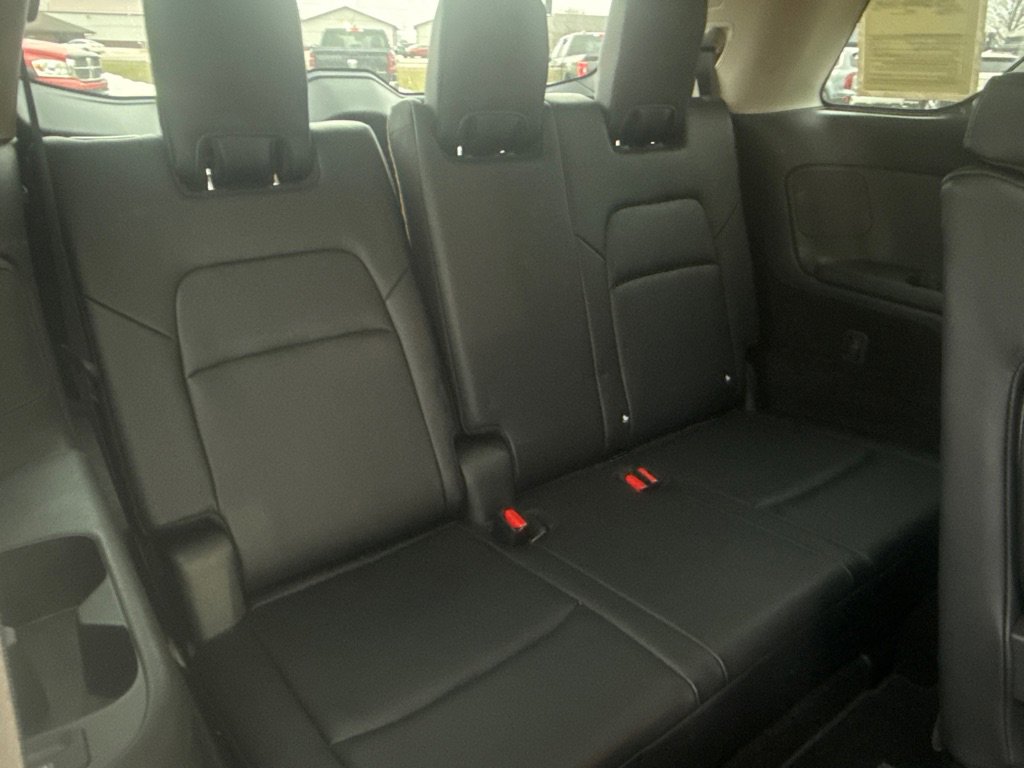 Used 2023 Nissan Pathfinder SL image 16