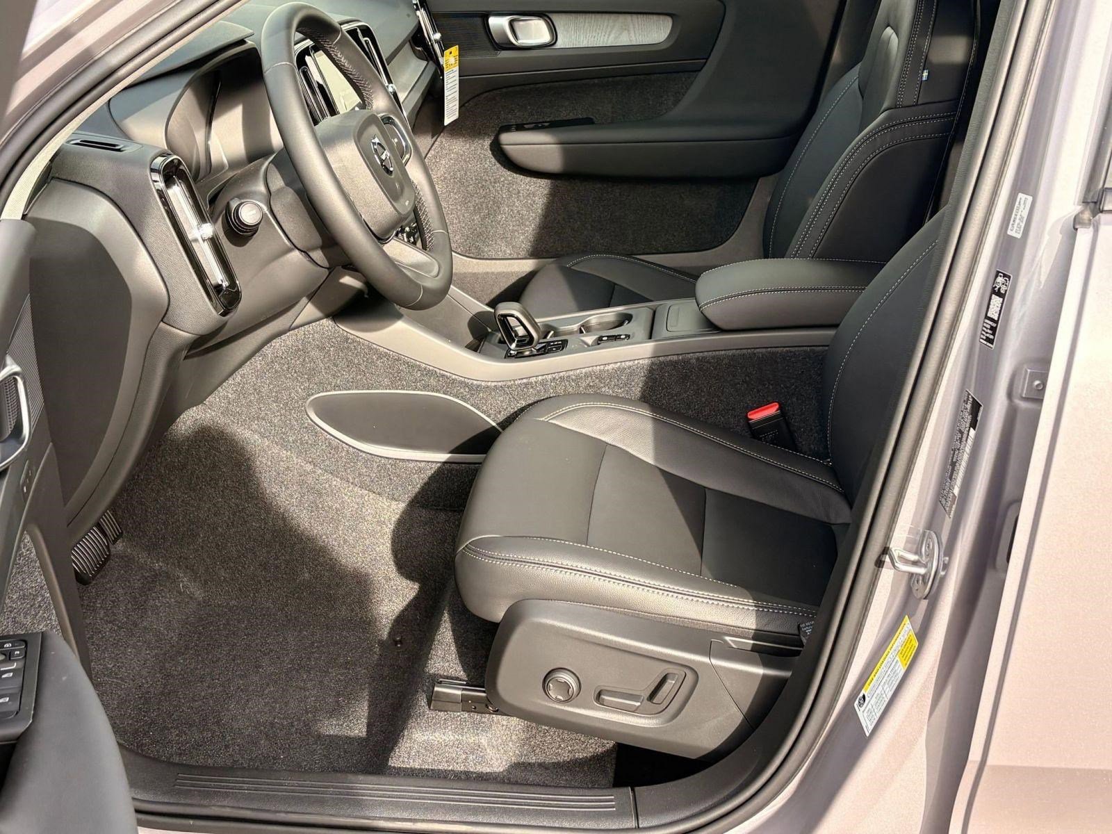 Used 2026 Volvo XC40 B5 Core w/ Climate Package AWD/4WD image 5