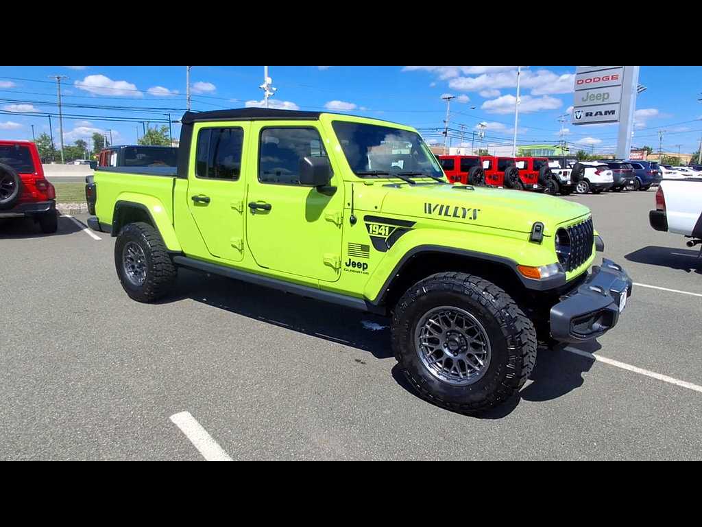 Used 2021 Jeep Gladiator Sport AWD/4WD image 2
