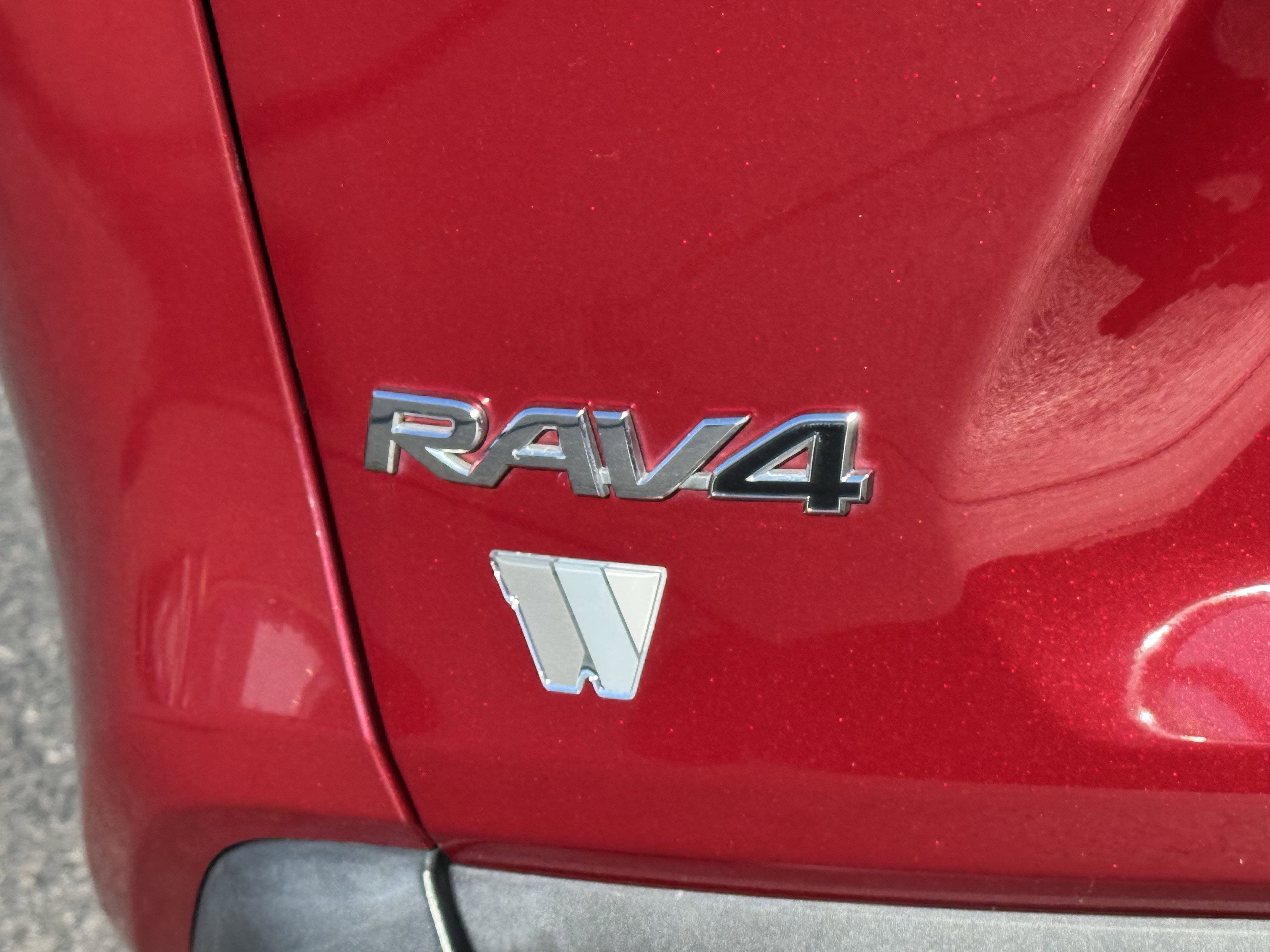 Used 2020 Toyota RAV4 XLE Premium image 43